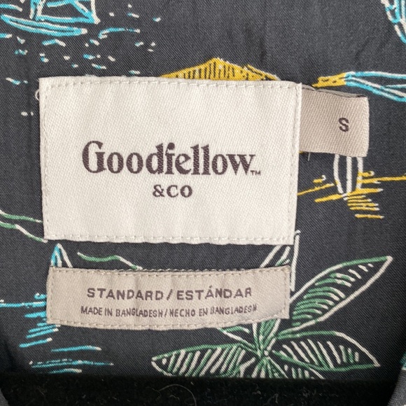 Brand new without tags - Tropical themed shirt - Picture 3 of 4